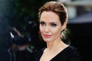 Анджелина Джоли — одна из немногих звезд, уверенных, что рак не может пойти на пользу