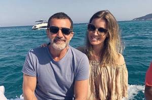 Antonio Banderas and his friend Nicole Kempel opened the beach season on the Cote d&#39;Azur. Photo: Instagram. 
