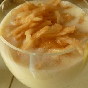 Banana smoothie with apple crumble - recipe with photo