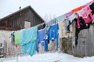 Laundry dries in the cold