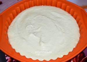 Quick pizza with sour cream and mayonnaise in the oven
