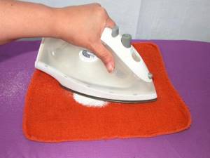 cleaning the iron with salt
