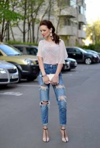 what to wear with ripped jeans