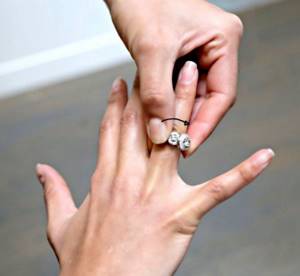 To remove the ring from your finger, you need to cool your finger and hold your hand raised