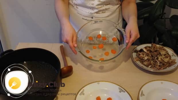 To prepare classic jellied meat according to a simple recipe, prepare a dish