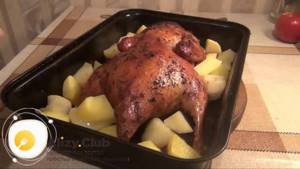Для приготовления утки запеченная в духовке с яблоками включите духовку