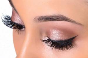 To lengthen eyelashes, you can use false hairs, which in structure are practically no different from natural ones.