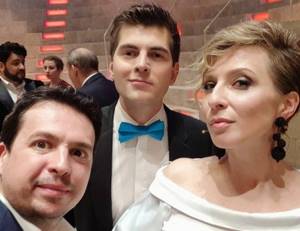Dmitry Borisov and Yana Churikova became the hosts of the concert (pictured: with the guest of the evening)
