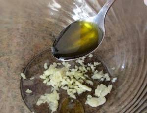 Добавляем рафинированное масло оливы