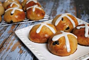 Yeast Easter buns
