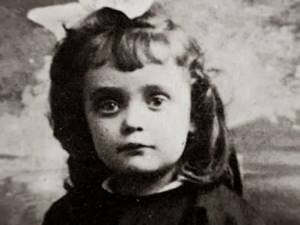 Edith Piaf in childhood