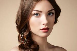 Natural makeup for brown-haired women