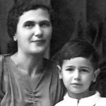 Евгений Петросян в детстве с мамой