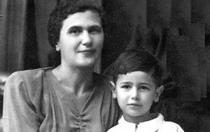 Евгений Петросян в детстве с мамой