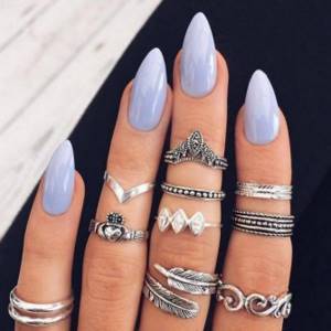 Nail shape for manicure: triangular