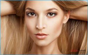 Photo: Natural makeup is ideally harmonious for brown-eyed blondes