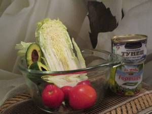 Фото рецепта - Салат с тунцом, авокадо и пекинской капустой - шаг 1