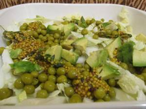 Фото рецепта - Салат с тунцом, авокадо и пекинской капустой - шаг 4