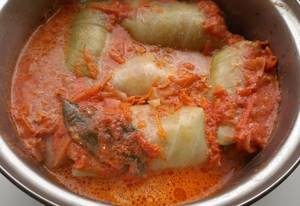 cabbage rolls with fried vegetables