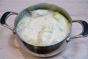 cabbage rolls in sour cream sauce