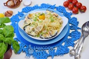 Ready-made pasta with seafood in creamy sauce