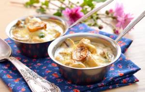 Mushroom soup with processed cheese