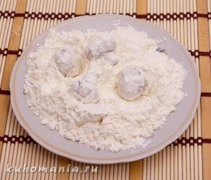 mushrooms coated in flour