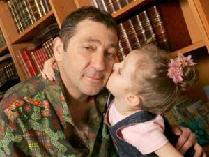 Григорий Лепс с младшей дочерью