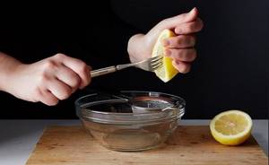 Хрен. Классический рецепт приготовления с уксусом, свеклой, лимоном, из порошка. Фото