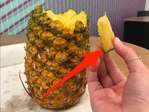 How to peel a pineapple without a knife