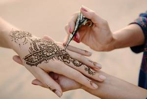 How to do mehendi at home