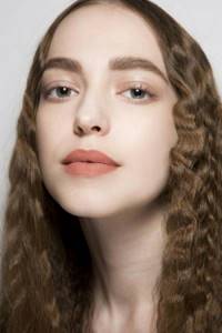 How to paint thin lips to make them appear bigger. How to enlarge lips with makeup? 