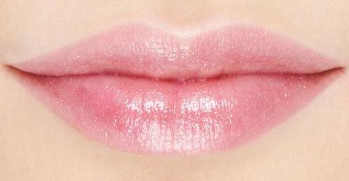 How to paint thin lips to make them appear bigger. How to enlarge lips with makeup? 