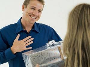 How to teach your husband to give gifts: 6 tips from a psychologist