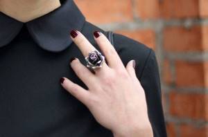 How to Wear Black to Look Fashionable but Not Dark