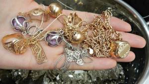 How to Clean Gold and Silver Jewelry