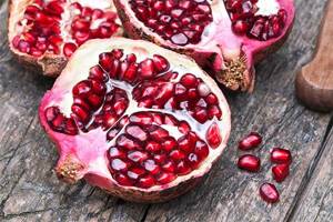 How to eat pomegranate correctly