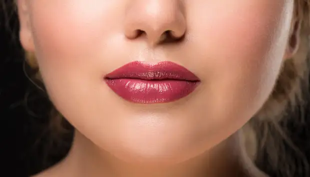 Как правильно красить губы