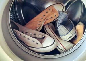 Как стирать обувь
