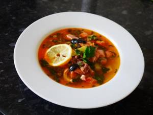 how to cook solyanka soup
