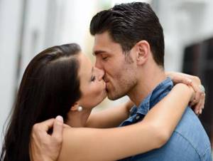 How to excite a guy with a kiss: methods and techniques