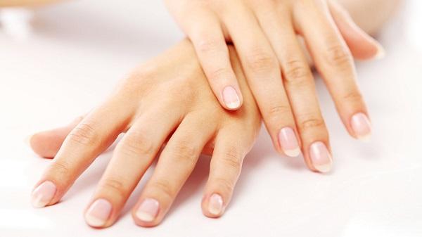 What vitamins are missing when nails peel?
