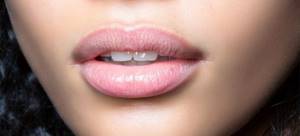 What gloss enhances lips