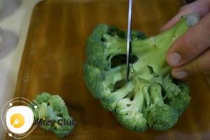 Divide the broccoli into florets.