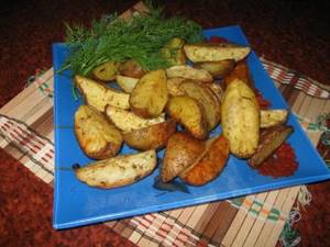Country-style potatoes in the oven