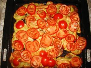 Potatoes with tomatoes in the oven