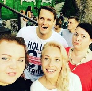 Kartunkova in a selfie with friends
