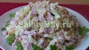 Классический салат «Нежность» с ветчиной, сыром, яйцами, огурцами и чесноком