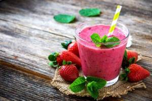 Strawberry smoothie for weight loss and cleansing the body - recipes