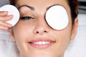 Compresses for wrinkles around the eyes: how to prepare them at home